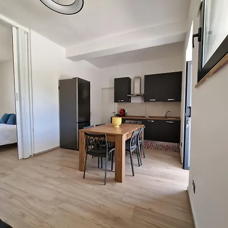 Isolarentalcar Apartmán *
